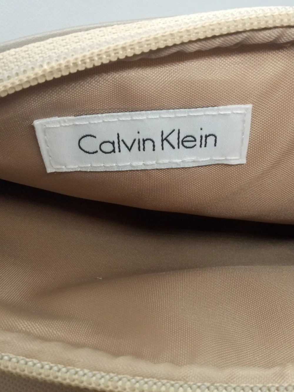 CLAVIN KLEIN MAKE UP CASE - Picture 6 of 7